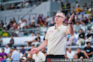 广东主帅:弗格和阿祖布克只参与了1到3次训练他们对我们很重要