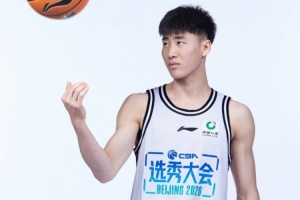媒体人:江苏安排曹芷豪和庞峥麟同住一房盼他能快速适应CBA节奏