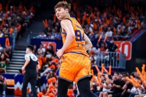 它是胜负手!上海篮板60-34多深圳26个!王哲林一人独揽18个!